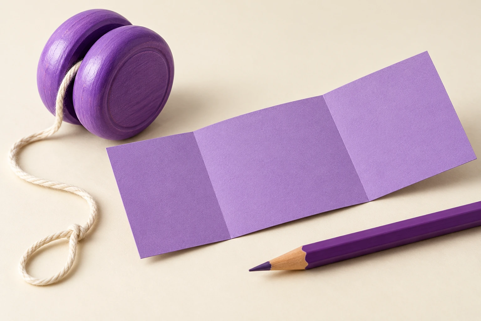 Handmade yo-yo learning props with unprinted writing materials for a Yy story
